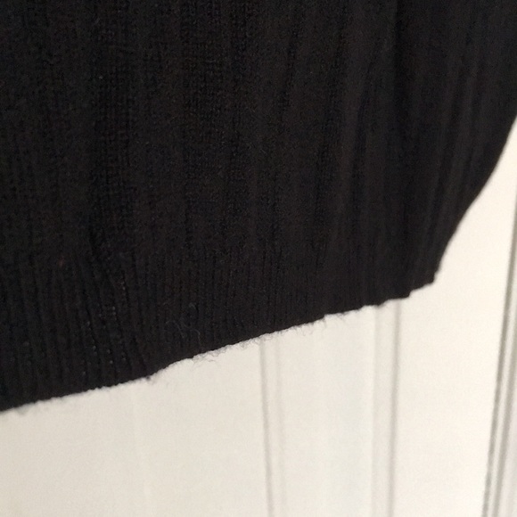 26W Avenue Ribbed V-neck Sweater, Black - Picture 9 of 10